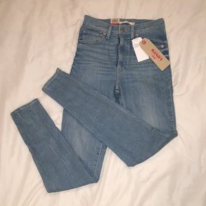 Levis High Wasted Skinny Jeans
